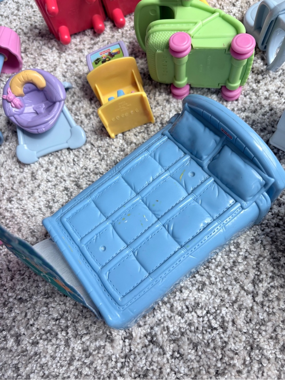 Vintage 2005 Fisher Price My First Dollhouse with Furniture & Dolls - Picture 3 of 16